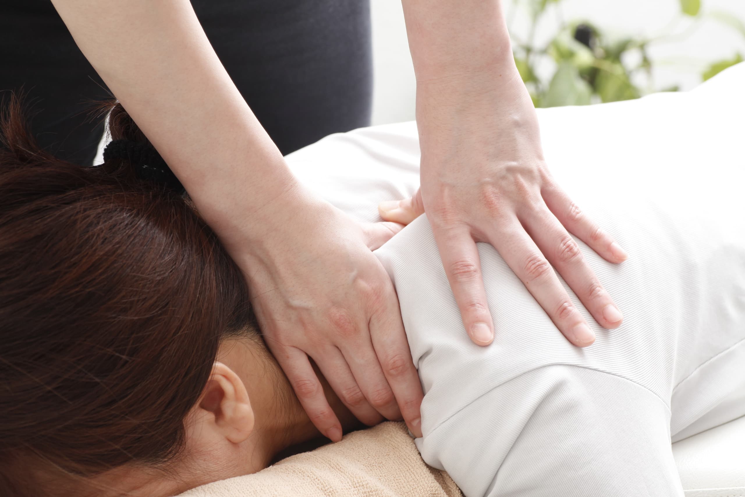 肩のもみほぐし